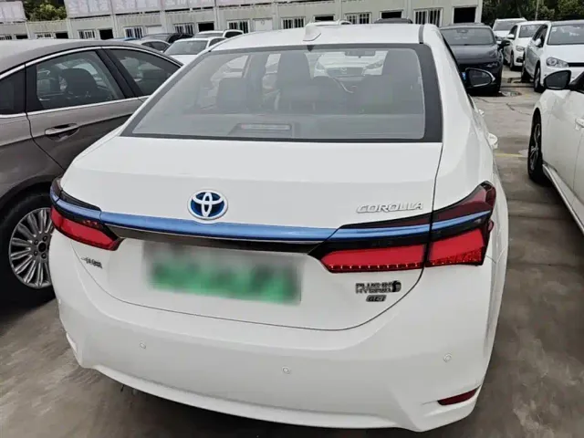 Toyota Corolla Twin Engine E+ — Фото автомобиля 5