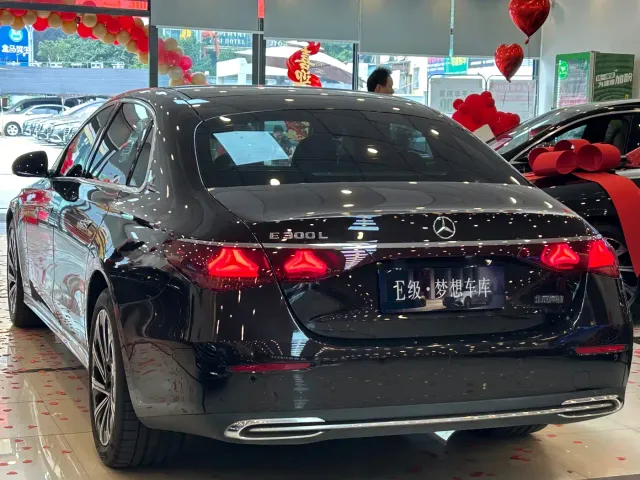 Mercedes-Benz E-Class — Фото автомобиля 6