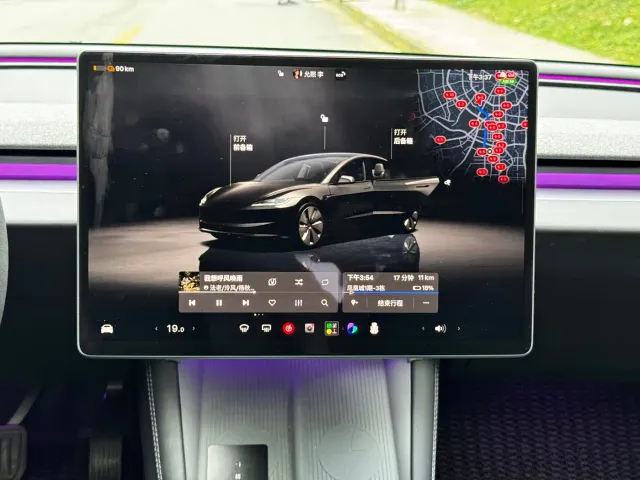 Tesla Model 3 — Фото автомобиля 20