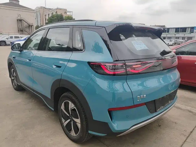 BYD Sealion 05 EV — Фото автомобиля 4