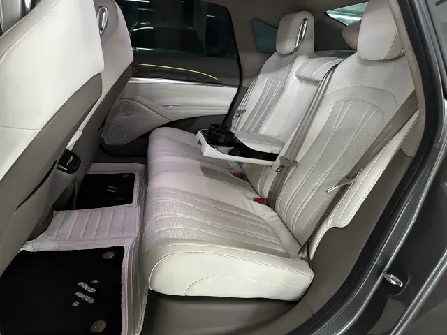 IM Motors L7 — Фото автомобиля 17