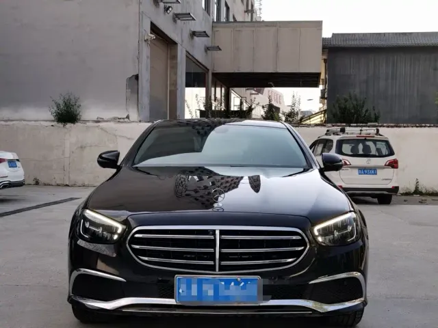 Mercedes-Benz E-Class — Фото автомобиля 2