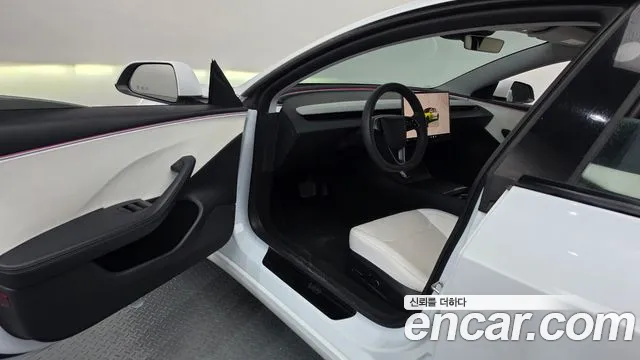 Tesla Model 3 — Фото автомобиля 9