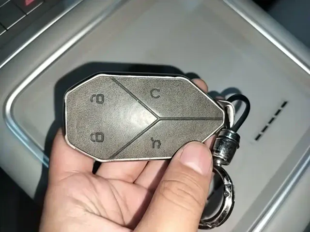 Fang Cheng Bao Titanium 7 2025 AWD Base Model — Фото автомобиля 8