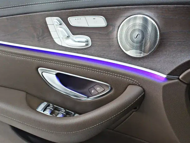 Mercedes-Benz E-Class — Фото автомобиля 4
