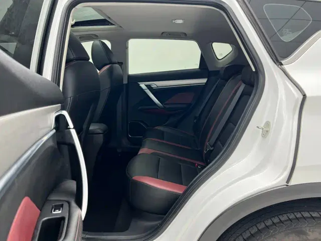 Geely Binyue — Фото автомобиля 8