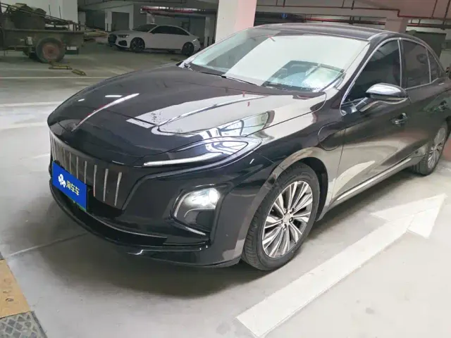 Фотография автомобиля — Hongqi E-QM5