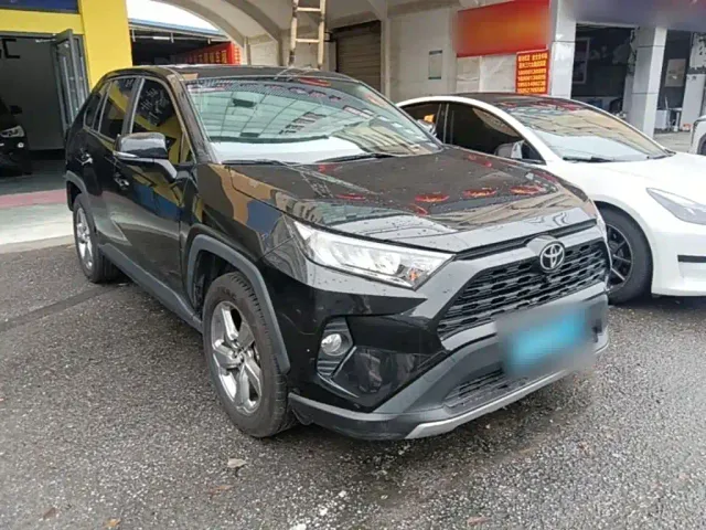Toyota RAV4 — Фото автомобиля 3