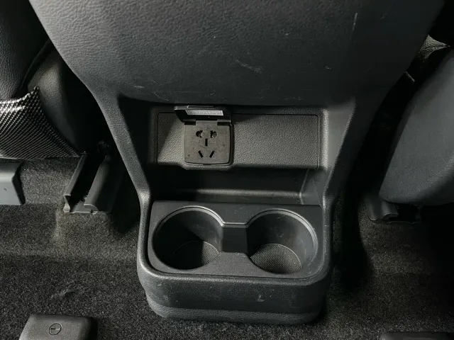 Toyota Sienna — Фото автомобиля 12