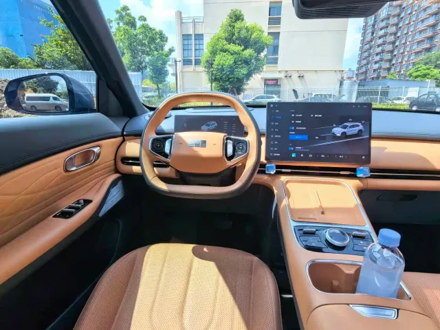 Geely Galaxy Starship 7 EM-i — Фото автомобиля 16