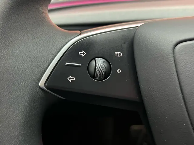 Tesla Model 3 — Фото автомобиля 21
