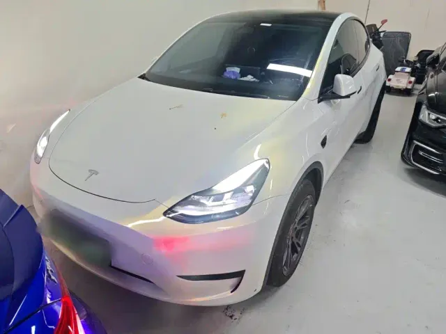 Фотография автомобиля — Tesla Model Y