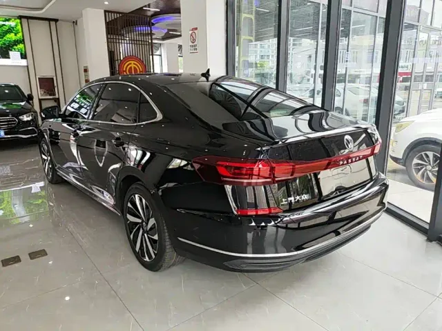 Volkswagen Passat — Фото автомобиля 4