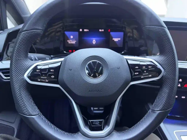 Volkswagen Golf — Фото автомобиля 12