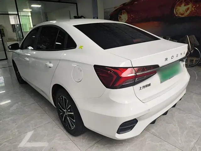 Roewe i5 — Фото автомобиля 4