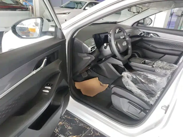 Dongfeng SKY EV01 — Фото автомобиля 15