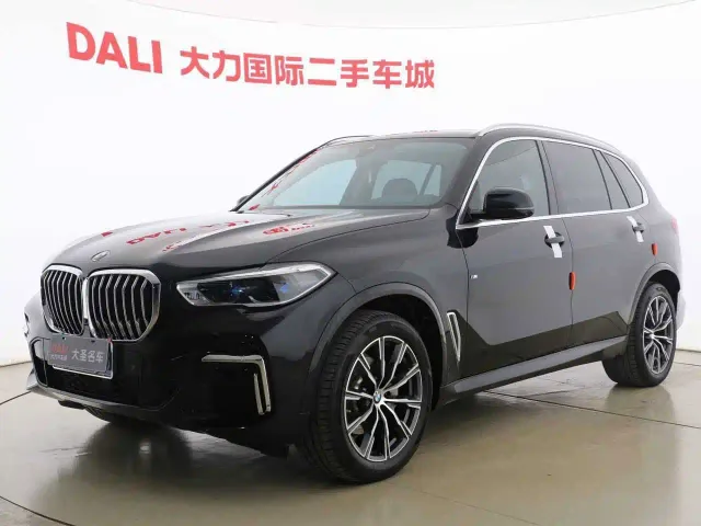 Фотография автомобиля — BMW X5