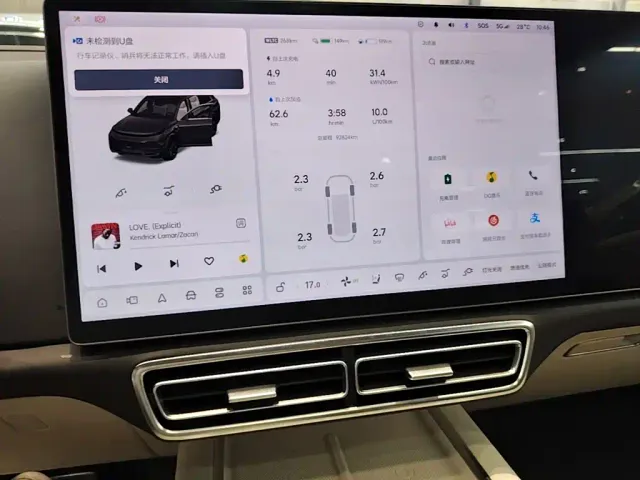 Li Auto L8 — Фото автомобиля 12