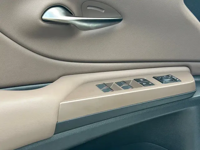 Lexus ES — Фото автомобиля 18
