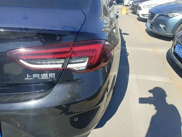 Buick Regal — Фото автомобиля 7