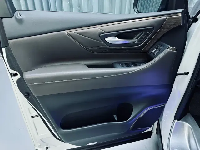 Toyota Alphard — Фото автомобиля 21