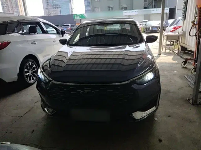 Ford Escort — Фото автомобиля 2