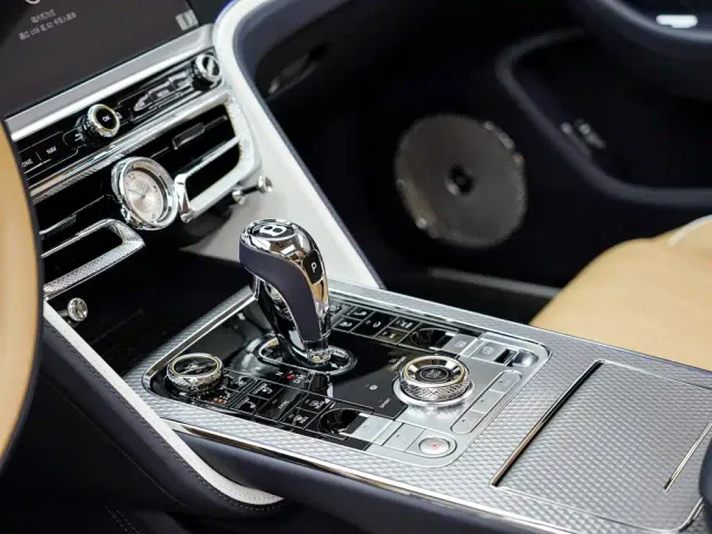Bentley Flying Spur — Фото автомобиля 9