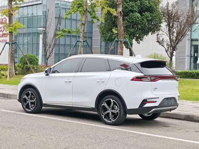 BYD Tang — Фото автомобиля 6