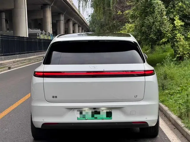 Li Auto L7 — Фото автомобиля 5
