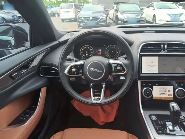 Jaguar XEL — Фото автомобиля 10