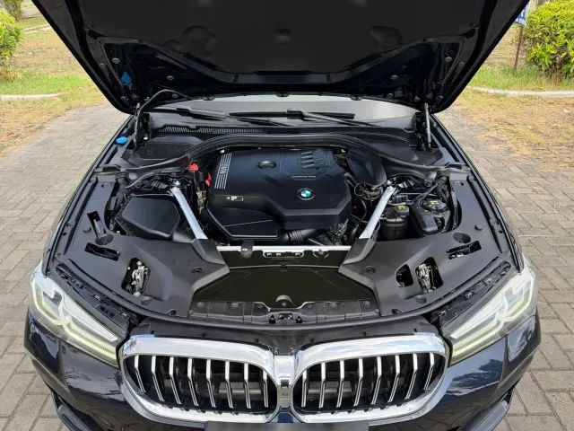 BMW 5 Series — Фото автомобиля 19