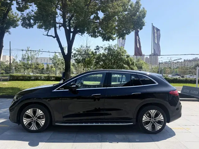 Mercedes-Benz EQE SUV — Фото автомобиля 8