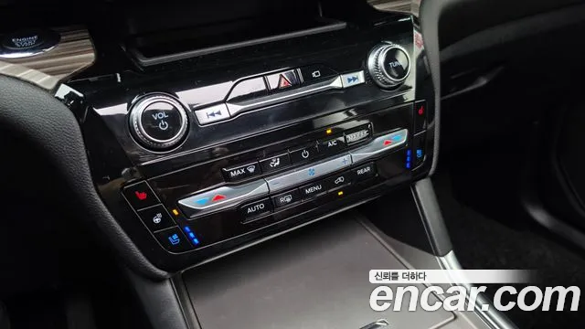 Ford Explorer — Фото автомобиля 20