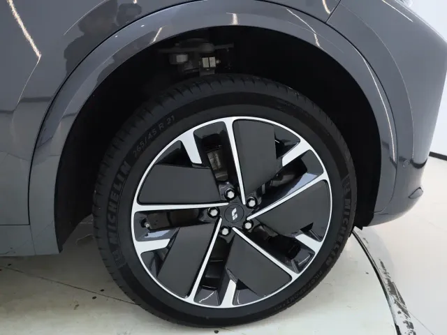 Li Auto L7 — Фото автомобиля 22