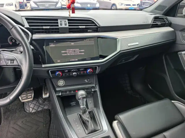 Audi Q3 — Фото автомобиля 13