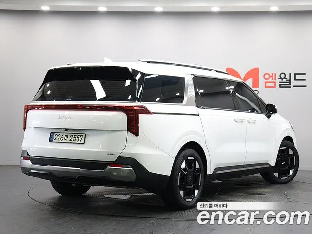 Kia Carnival Generation 4 — Фото автомобиля 2