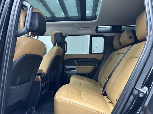 Land Rover Defender — Фото автомобиля 11