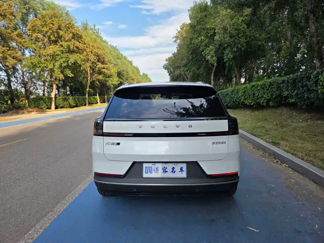 Volvo XC70 Plug-in Hybrid — Фото автомобиля 8