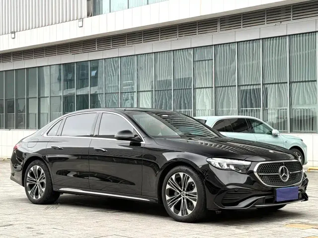 Mercedes-Benz E-Class — Фото автомобиля 3
