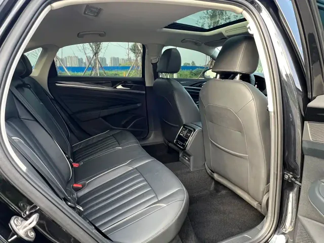 Volkswagen Passat — Фото автомобиля 8