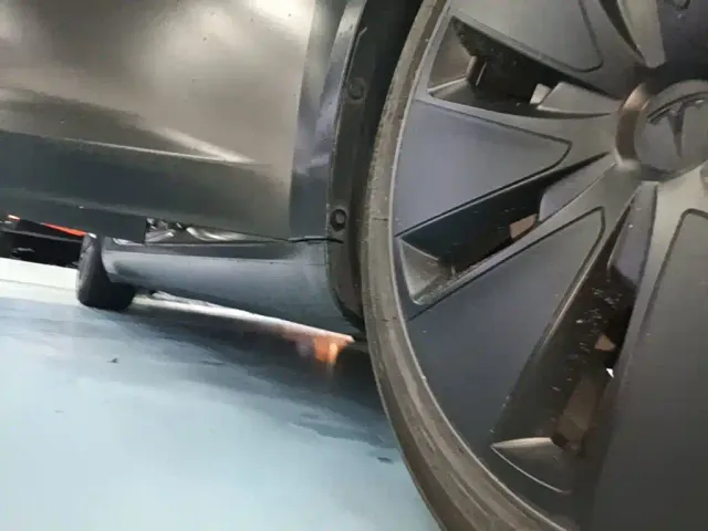 Tesla Model 3 — Фото автомобиля 20