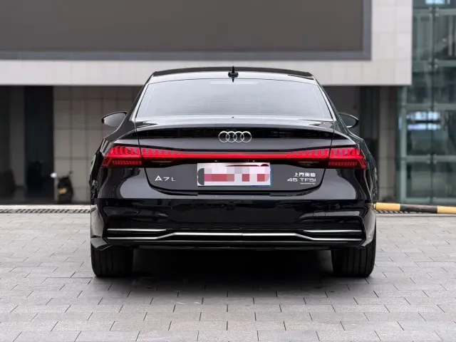 Audi A7L — Фото автомобиля 8
