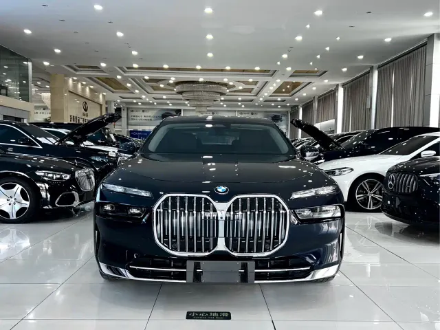 BMW 7 Series — Фото автомобиля 3