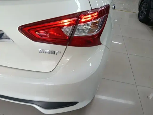 Nissan Tiida — Фото автомобиля 7