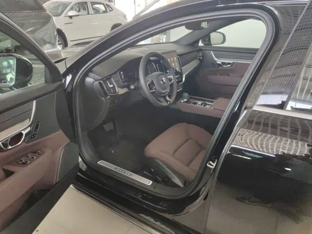 Volvo S90 — Фото автомобиля 11