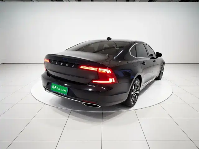 Volvo S90 — Фото автомобиля 4