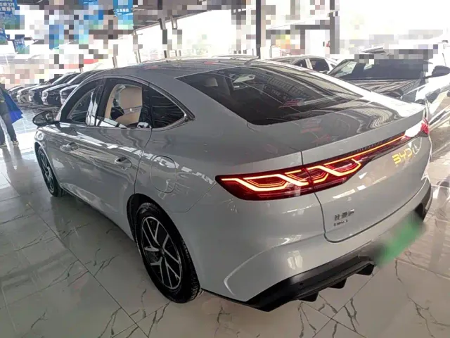 BYD Qin L — Фото автомобиля 4