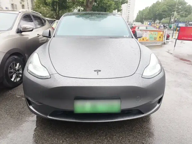 Tesla Model Y — Фото автомобиля 2
