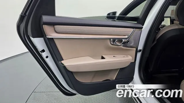 Volvo S90 — Фото автомобиля 25