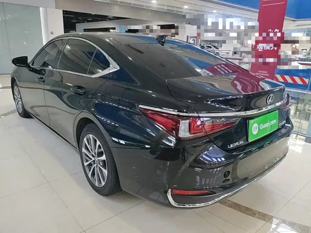 Lexus ES — Фото автомобиля 4